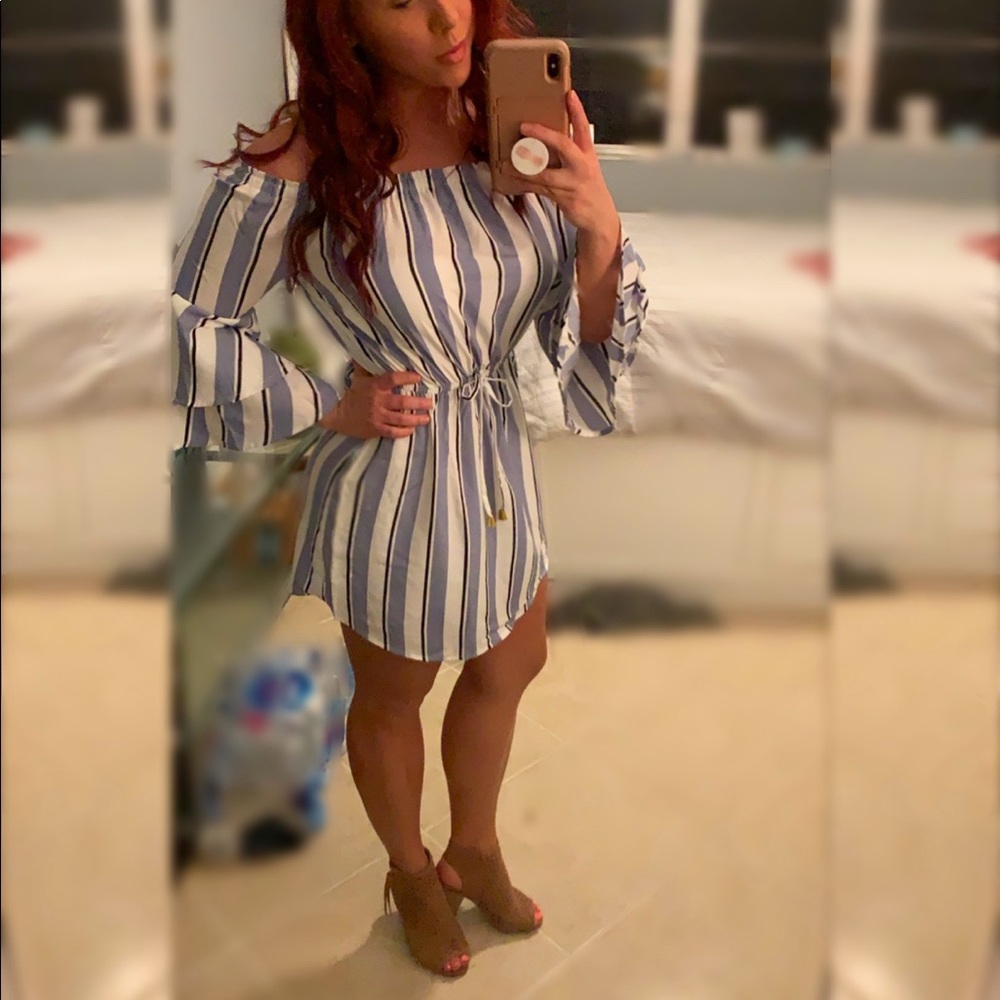 Off the shoulders Stripe dress bell sleeves